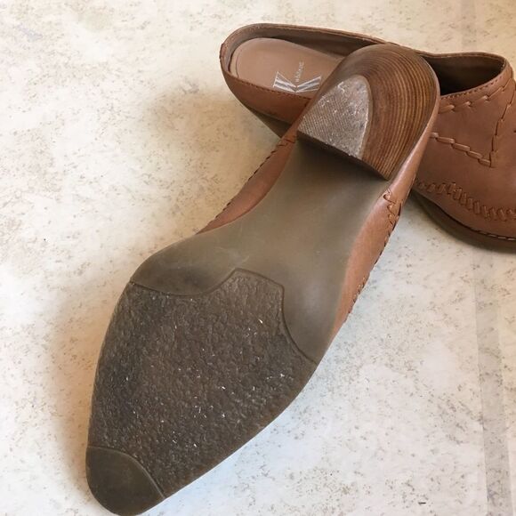 ‎WHITE MOUNTAIN BRONCO TOOLED LEATHER MULES - Picture 4 of 10
